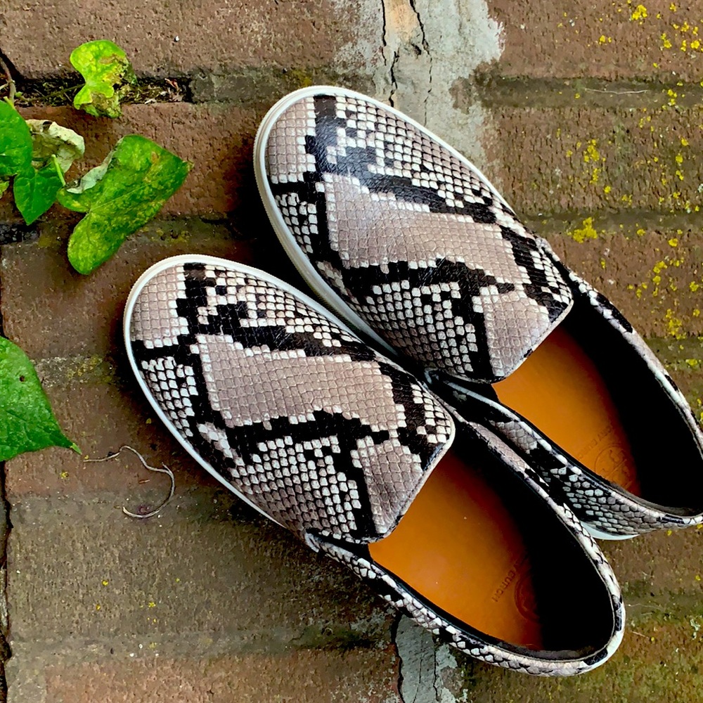 Brand new Tory Burch snakeskin print shoes.